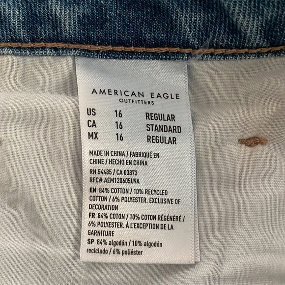 American Eagle Ripped Mom Jean Size 16 - Picture 4 of 4